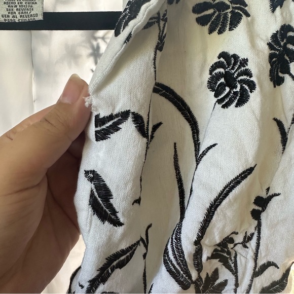 🦋 ICE Black & White Floral Open Front Cropped 3/4 Sleeve Blazer - Picture 4 of 12